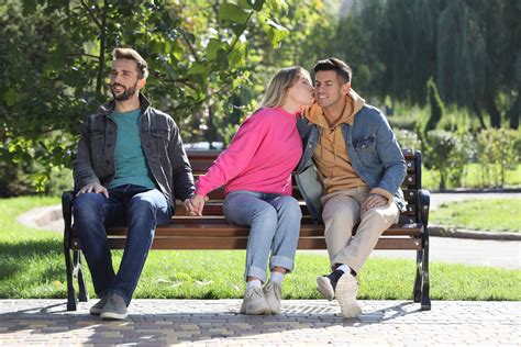 jeune couple candauliste|Première expérience de candaulisme pour un jeune couple.